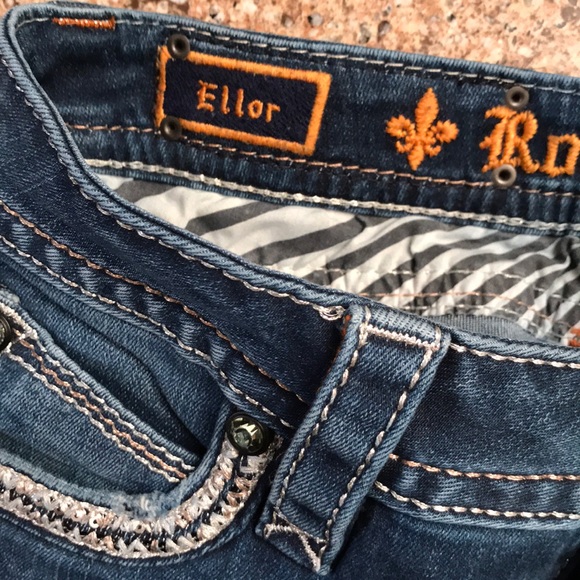 SOLD! Rock revival Ellor boot cut jeans. 26 x 33. - Picture 5 of 7